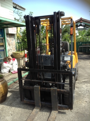 +++ ขายโฟล์คลิฟท์  T.C.M. FG20  (รถนอก  4000 กว่า  ชม. )  ขนาด  2  ตัน  เครื่องยนต์เบนซิน   เสา  3  เมตร  เกียร์ธรรมดา  งา 1,070  มม.  ยางตัน  4  เส้นครับ