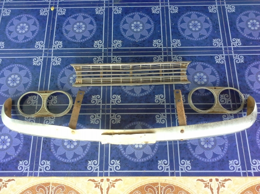 ขายอะไหล่ดัทสัน521 กันชนหน้าพร้อมขาสวยๆ1800กรัจังหน้า+แว่นไฟ1800ชุด ของแท้ติดรถหายากราคาถูกๆ