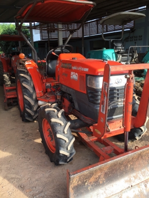 ขายรถไถ KUBOTA L3408 พร้อมดันหน้า ผาน6 รถพร้อมใช้งาน มีทะเบียนพร้อมโอน ราคา 190,000บาท