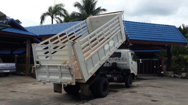 รถบรรทุก 6 ล้อดัมพ์ HINO  KM777  เครื่อง 117 แรงม้า  ปีจดทะเบียน 2530