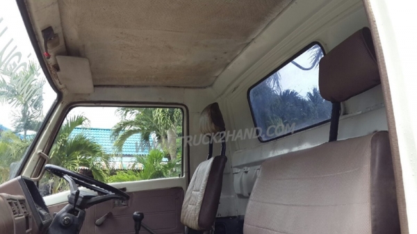 รถบรรทุก 6 ล้อดัมพ์ HINO  KM777  เครื่อง 117 แรงม้า  ปีจดทะเบียน 2530