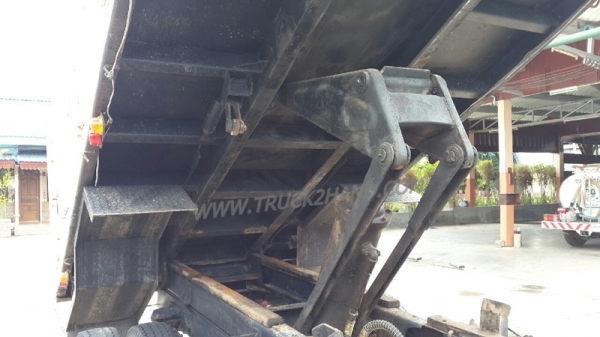 รถบรรทุก 6 ล้อดัมพ์ HINO  KM777  เครื่อง 117 แรงม้า  ปีจดทะเบียน 2530