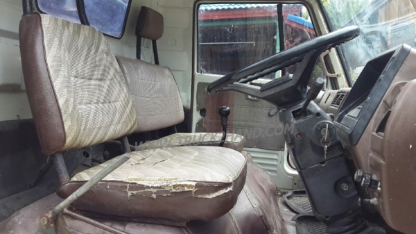 รถบรรทุก 6 ล้อดัมพ์ HINO  KM777  เครื่อง 117 แรงม้า  ปีจดทะเบียน 2530