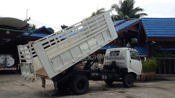 รถบรรทุก 6 ล้อดัมพ์ HINO  KM777  เครื่อง 117 แรงม้า  ปีจดทะเบียน 2530