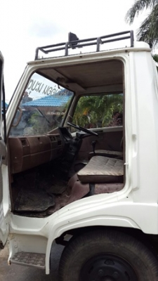 รถบรรทุก 6 ล้อดัมพ์ HINO  KM777  เครื่อง 117 แรงม้า  ปีจดทะเบียน 2530