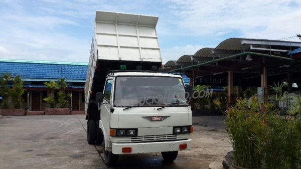 รถบรรทุก 6 ล้อดัมพ์ HINO  KM777  เครื่อง 117 แรงม้า  ปีจดทะเบียน 2530