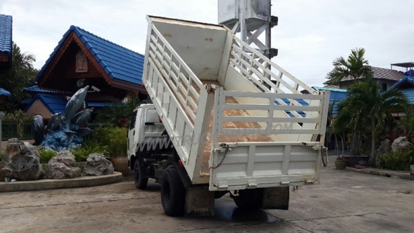 รถบรรทุก 6 ล้อดัมพ์ HINO  KM777  เครื่อง 117 แรงม้า  ปีจดทะเบียน 2530