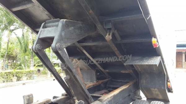 รถบรรทุก 6 ล้อดัมพ์ HINO  KM777  เครื่อง 117 แรงม้า  ปีจดทะเบียน 2530