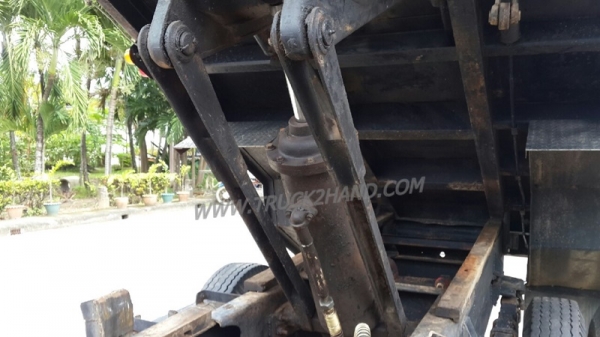 รถบรรทุก 6 ล้อดัมพ์ HINO  KM777  เครื่อง 117 แรงม้า  ปีจดทะเบียน 2530