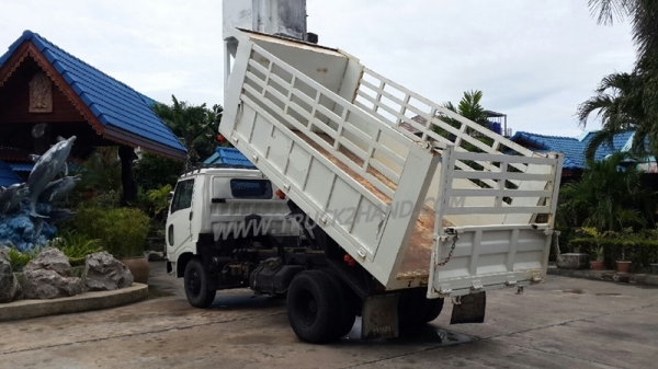 รถบรรทุก 6 ล้อดัมพ์ HINO  KM777  เครื่อง 117 แรงม้า  ปีจดทะเบียน 2530