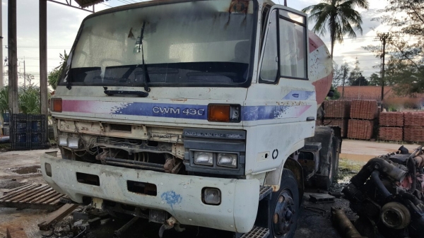 รถนิสสัน  10  ล้อ UD โม่ปูน CWM430 / 230 แรงม้า.    สนใจติดต่อ  081 - 6079515