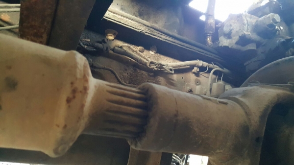 รถนิสสัน  10  ล้อ UD โม่ปูน CWM430 / 230 แรงม้า.    สนใจติดต่อ  081 - 6079515