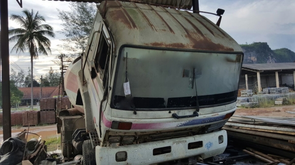 รถนิสสัน  10  ล้อ UD โม่ปูน CWM430 / 230 แรงม้า.    สนใจติดต่อ  081 - 6079515