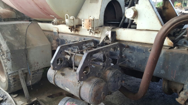 รถนิสสัน  10  ล้อ UD โม่ปูน CWM430 / 230 แรงม้า.    สนใจติดต่อ  081 - 6079515