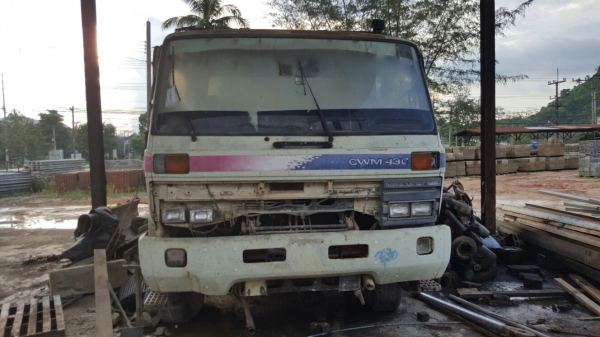 รถนิสสัน  10  ล้อ UD โม่ปูน CWM430 / 230 แรงม้า.    สนใจติดต่อ  081 - 6079515