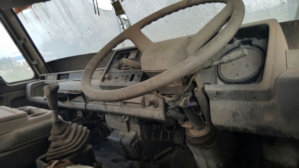 รถนิสสัน  10  ล้อ UD โม่ปูน CWM430 / 230 แรงม้า.    สนใจติดต่อ  081 - 6079515