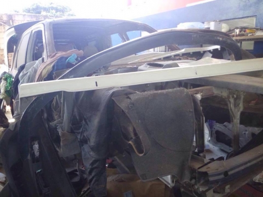 ขายซาก รถford escape เครื่องไม่แตก. ขายซาก รถford escape เครื่องไม่แตก.