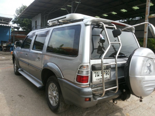 รถอเนกประสงค์  ISUZU THAIRUNG SPACEWAGON ปี 2002 เกียร์ธรรมดา เครื่อง 3000  สภาพสวย ราคา 165,000 บ.