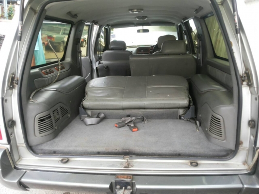 รถอเนกประสงค์  ISUZU THAIRUNG SPACEWAGON ปี 2002 เกียร์ธรรมดา เครื่อง 3000  สภาพสวย ราคา 165,000 บ.