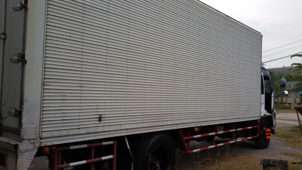 ขายรถ 6 ล้อใหญ่ อีซุซุ DECA FTR. 195 แรง สภาพสวยเดิม  เครื่องดี คัชชีสวย ยาว 7.2 เมตร รถห้างแท้  พร้อมใช้งานเลยครับ ม