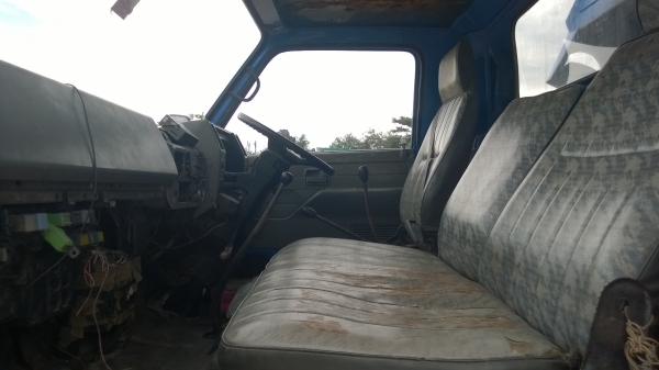 ขายถูก 6 ล้อดั้มพ์  ISUZU NPR59G  รถพร้อมใช้เอกสารพร้อมโอน 081-1841924