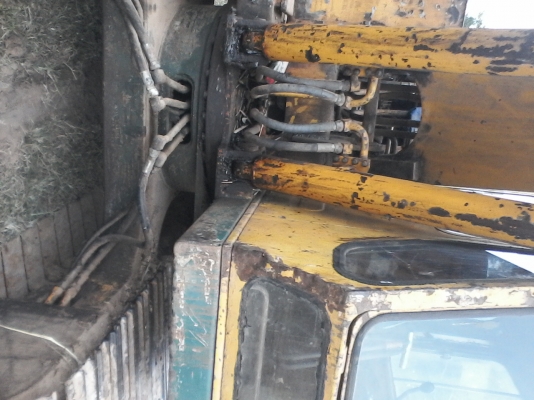 ขาย แมคโครkomatsu 120รุ่น2 ราคา225000 บาท โทร.0896265300