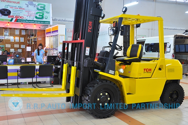 ขายรถโฟล์คลิฟท์มือสอง TCM รุ่น FD35Z7  ราคา xxx,xxx บาท นำเข้าจากประเทศญี่ปุ่น 100\%