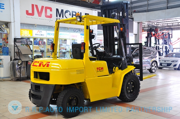 ขายรถโฟล์คลิฟท์มือสอง TCM รุ่น FD35Z7  ราคา xxx,xxx บาท นำเข้าจากประเทศญี่ปุ่น 100\%