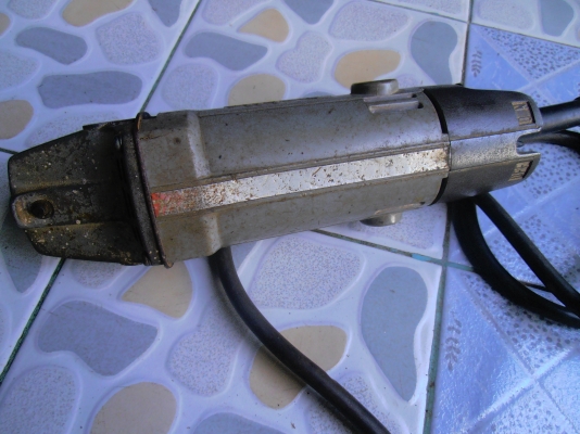 เครื่องเจียหัวหมู มากิต้า 4 นิ้ว 9500N เครื่องเจียหัวหมู มากิต้า 4 นิ้ว 9500N