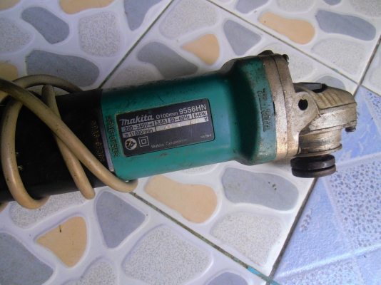 เครื่องเจียหัวหมู มากิต้า 4 นิ้ว 9556HN เครื่องเจียหัวหมู มากิต้า 4 นิ้ว 9556HN