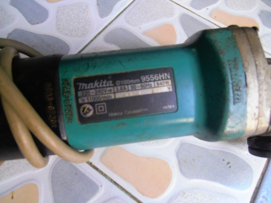 เครื่องเจียหัวหมู มากิต้า 4 นิ้ว 9556HN เครื่องเจียหัวหมู มากิต้า 4 นิ้ว 9556HN