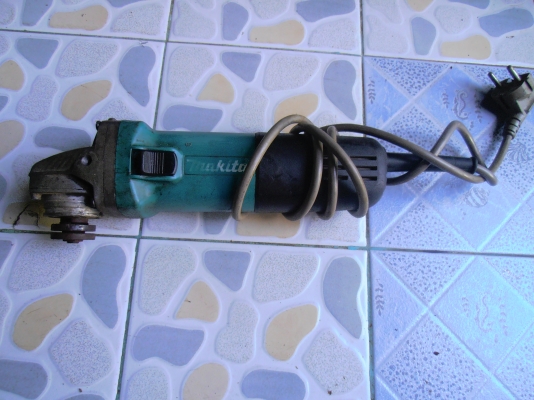 เครื่องเจียหัวหมู มากิต้า 4 นิ้ว 9556HN