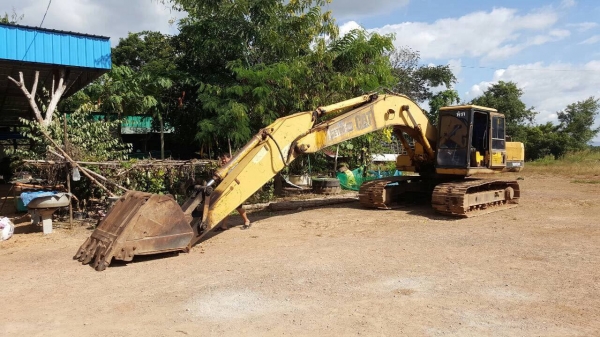 ขายแบคโฮ CAT E200B สภาพพร้อมใช้งาน เอกสารสัญญาซื้อขาย ช่วงล่างดี ราคาต่อรองได้