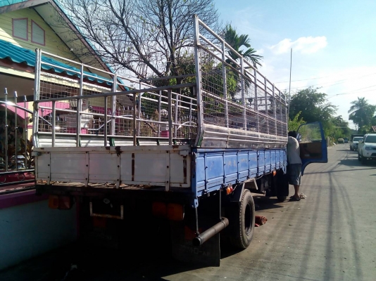 หกล้อ อีซูซ 110แรง ช่วงยาว 5.20ม สภาพดีพร้อมใช้ เล่มทะเบียนพร้อมโอน