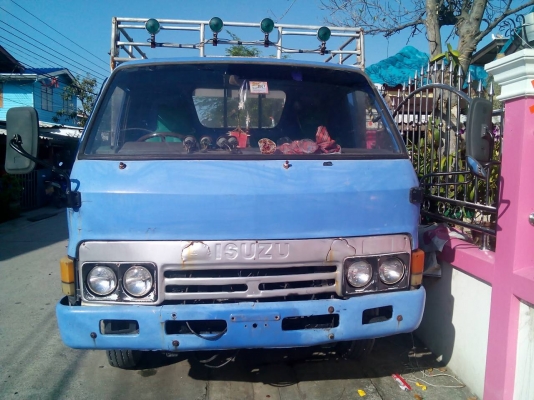 หกล้อ อีซูซ 110แรง ช่วงยาว 5.20ม สภาพดีพร้อมใช้ เล่มทะเบียนพร้อมโอน