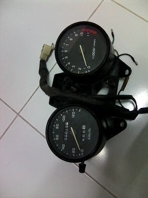 เรือนไมล์กลมพร้อมชุดสายไฟและวัดรอบเครื่องมอไซค์ ราคา 700 บาทพร้อมส่ง