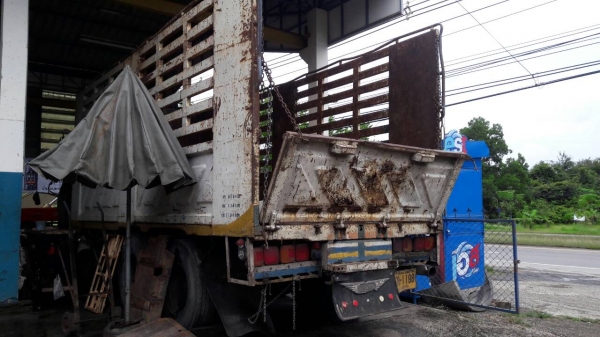 ขายรถบรรทุก 10 ล้อรั้ว HINO KT 925 เครื่อง JO8C เพลาเดียว 220 แรงม้า กระบะสามมิตรลอนเฉียง ราคา 350000