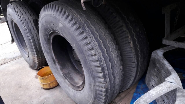 ขายรถบรรทุก 10 ล้อรั้ว HINO KT 925 เครื่อง JO8C เพลาเดียว 220 แรงม้า กระบะสามมิตรลอนเฉียง ราคา 350000