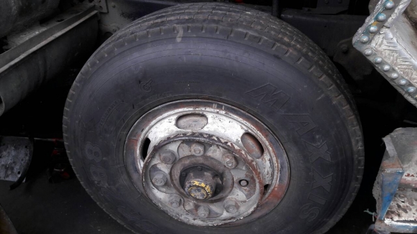 ขายรถบรรทุก 10 ล้อรั้ว HINO KT 925 เครื่อง JO8C เพลาเดียว 220 แรงม้า กระบะสามมิตรลอนเฉียง ราคา 350000