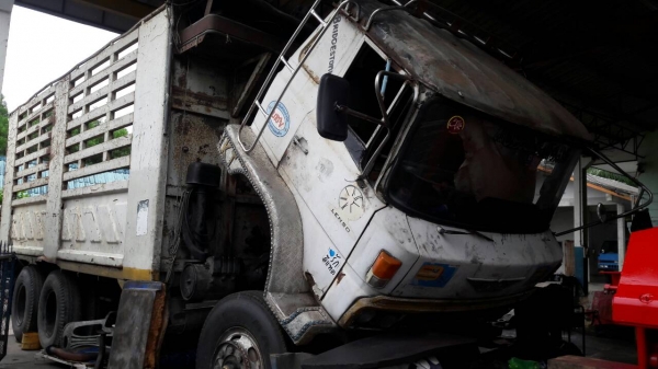 ขายรถบรรทุก 10 ล้อรั้ว HINO KT 925 เครื่อง JO8C เพลาเดียว 220 แรงม้า กระบะสามมิตรลอนเฉียง ราคา 350000