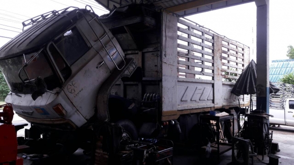 ขายรถบรรทุก 10 ล้อรั้ว HINO KT 925 เครื่อง JO8C เพลาเดียว 220 แรงม้า กระบะสามมิตรลอนเฉียง ราคา 350000