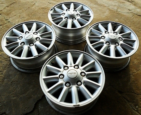 แม็กกระบะขอบ15แท้ - 6รู139 สภาพดี ไม่คด ไม่ดุ้ง (4วง 4,400บ.)