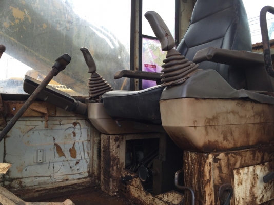 ขายรถแบคโฮ KOMATSU PC200-5 ระบบไฟเต็ม ไม่มีเอกสาร คอลโทรลสั้น ราคา 600000