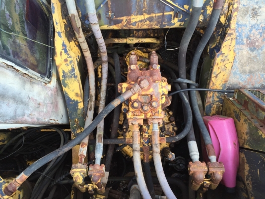 ขายรถแบคโฮ KOMATSU PC200-5 ระบบไฟเต็ม ไม่มีเอกสาร คอลโทรลสั้น ราคา 600000