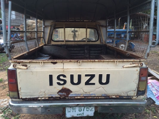 ขายอีสุ 35000ครับเครืองติด พร้อมโอนทะเบียนขาด1ปี098-1146417 0895498253