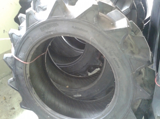 ยาง11.2-24 คู่ละ12000ครับ