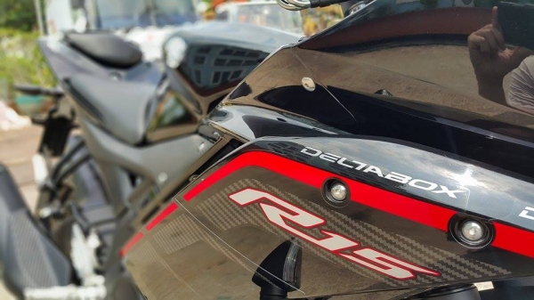 R15 2015 ลายล่าสุด วิ่ง 2000 กิโลแท้ ใหม่กริ๊บๆ ส่งฟรี ขายถูก ต่อรองได้