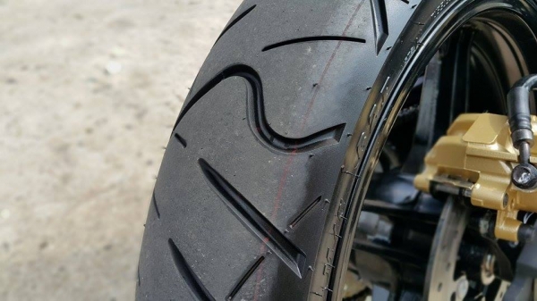 R15 2015 ลายล่าสุด วิ่ง 2000 กิโลแท้ ใหม่กริ๊บๆ ส่งฟรี ขายถูก ต่อรองได้