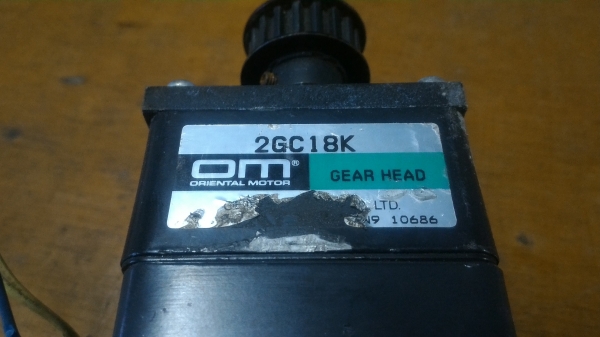 มอเตอร์เกียร์ทด ORIENTAL MOTOR แบบมีเบรคและคลัทช์ ขนาด 5 W. ทดแล้วหมุนที่ 77 รอบต่อนาที แรงบิดเยอะ