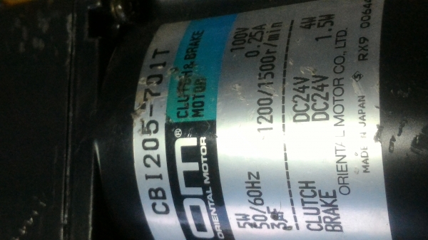 มอเตอร์เกียร์ทด ORIENTAL MOTOR แบบมีเบรคและคลัทช์ ขนาด 5 W. ทดแล้วหมุนที่ 77 รอบต่อนาที แรงบิดเยอะ